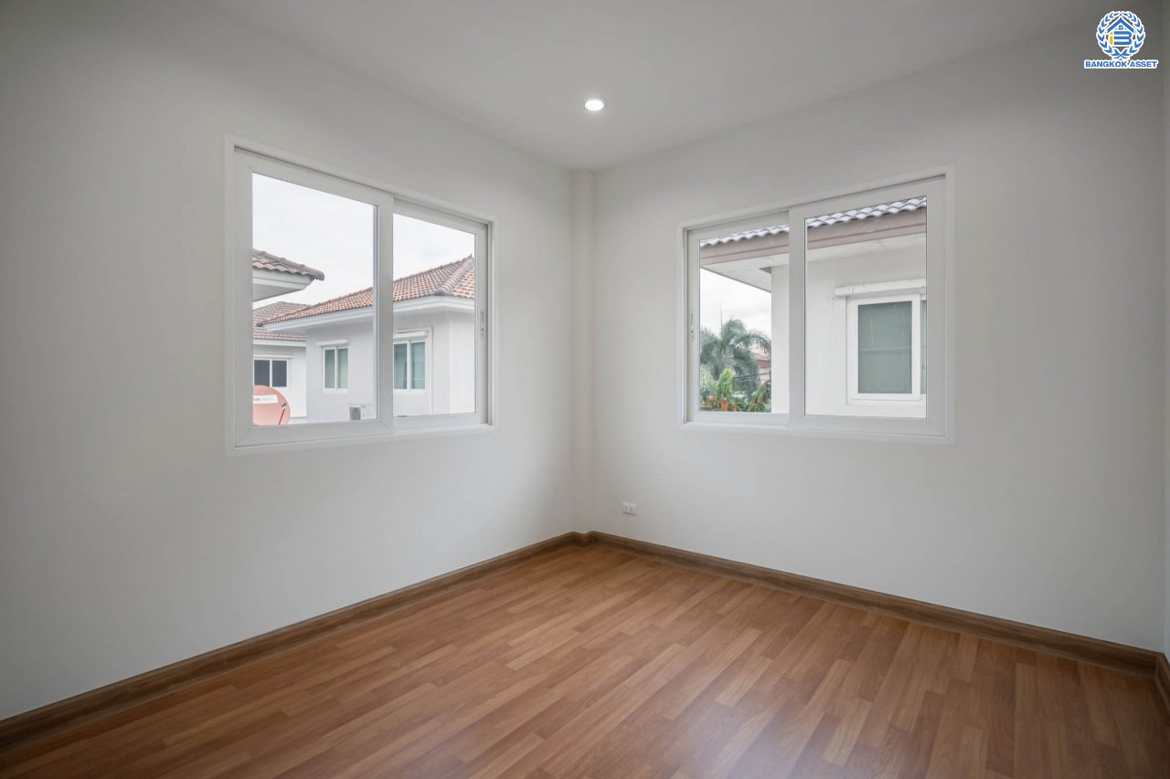 บ้านมือสองตกแต่งใหม่ โครงการ คาซ่าวิลล์ ราชพฤกษ์-แจ้งวัฒนะ จากแบรนด์ Q.House ต่อเติมครบพร้อมเข้าอยู่ เนื้อที่ 50.6 ตร.ว. ฟังก์ชันจัดเต็ม 3 ห้องนอน 2 ห้องน้ำ จอดรถได้ 2 คัน บนทำเลศักยภาพ ติดถนนราชพฤกษ์ ใกล้ทางด่วน "แจ้งวัฒนะ" และเซ็นทรัลแจ้งวัฒนะ